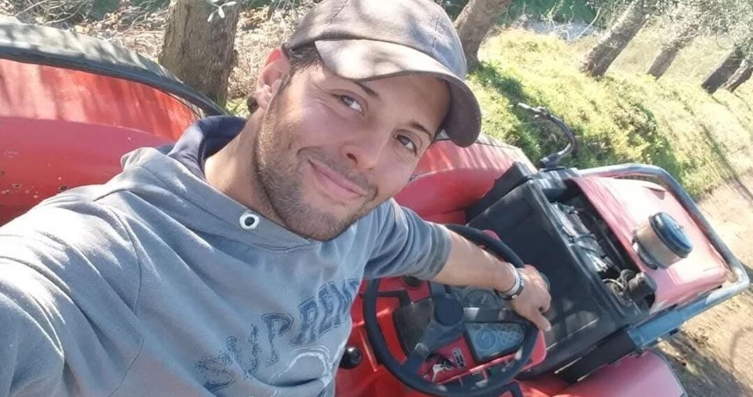 Giovane meccanico muore schiacciato dalla macchina che stava riparando