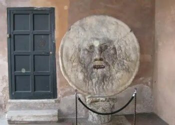 La Bocca della Verità, non era un magico giudice, ma un antico tombino romano 8 La Bocca della Verità, non era un magico giudice, ma un antico tombino romano
