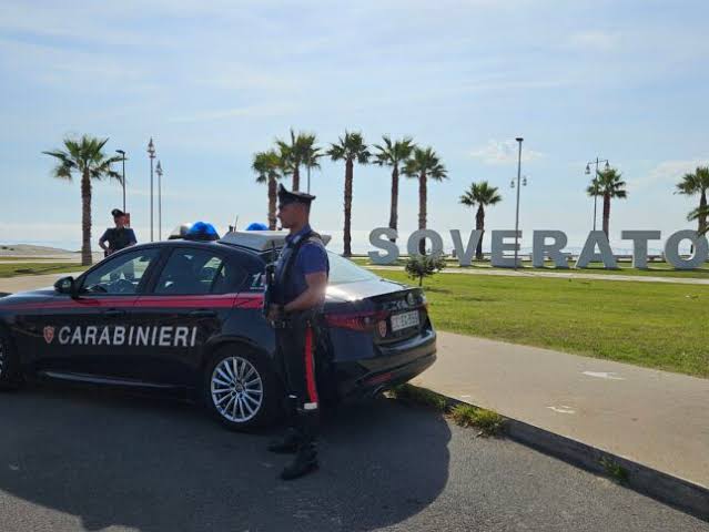 Controlli lungo le strade dei Carabinieri nel Soveratese 1 Una donna ha cercato di suicidarsi, salvata dai Carabinieri