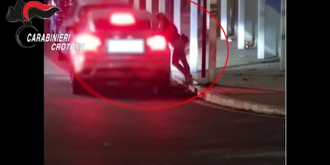 Operazione Medusa: i Carabinieri di Crotone smantellano un giro di prostituzione (VIDEO) 1 Operazione Medusa: i Carabinieri di Crotone smantellano un giro di prostituzione (VIDEO)