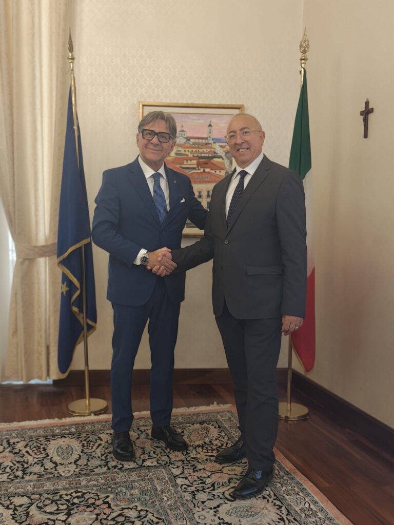 Il Prefetto Clemente Di Nuzzo in visita istituzionale alla Camera di Commercio Di Catanzaro Crotone Vibo Valentia 3 da sn Falbo Di Nuzzo