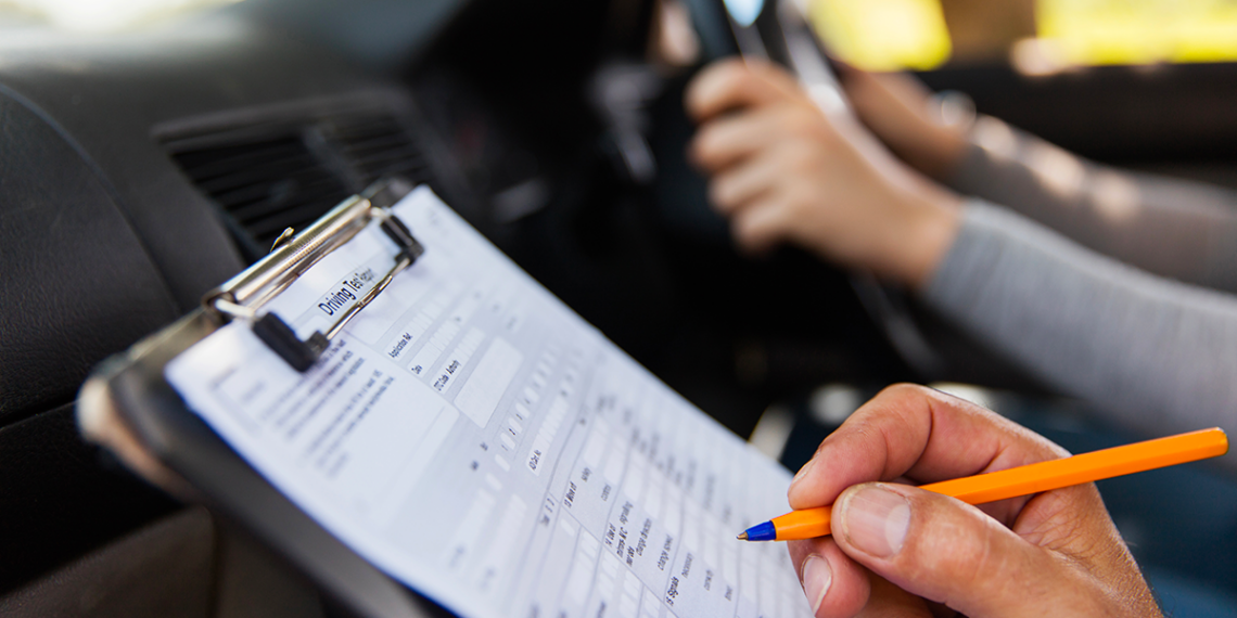 “Ma chi ti ha dato la patente?” Solo il 3,9% degli automobilisti calabresi supererebbe oggi l’esame di teoria. La maggior parte “rimandati” 1 “Ma chi ti ha dato la patente?” Solo il 3,9% degli automobilisti calabresi supererebbe oggi l’esame di teoria. La maggior parte “rimandati”