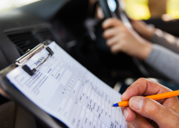 “Ma chi ti ha dato la patente?” Solo il 3,9% degli automobilisti calabresi supererebbe oggi l’esame di teoria. La maggior parte “rimandati” 11 “Ma chi ti ha dato la patente?” Solo il 3,9% degli automobilisti calabresi supererebbe oggi l’esame di teoria. La maggior parte “rimandati”