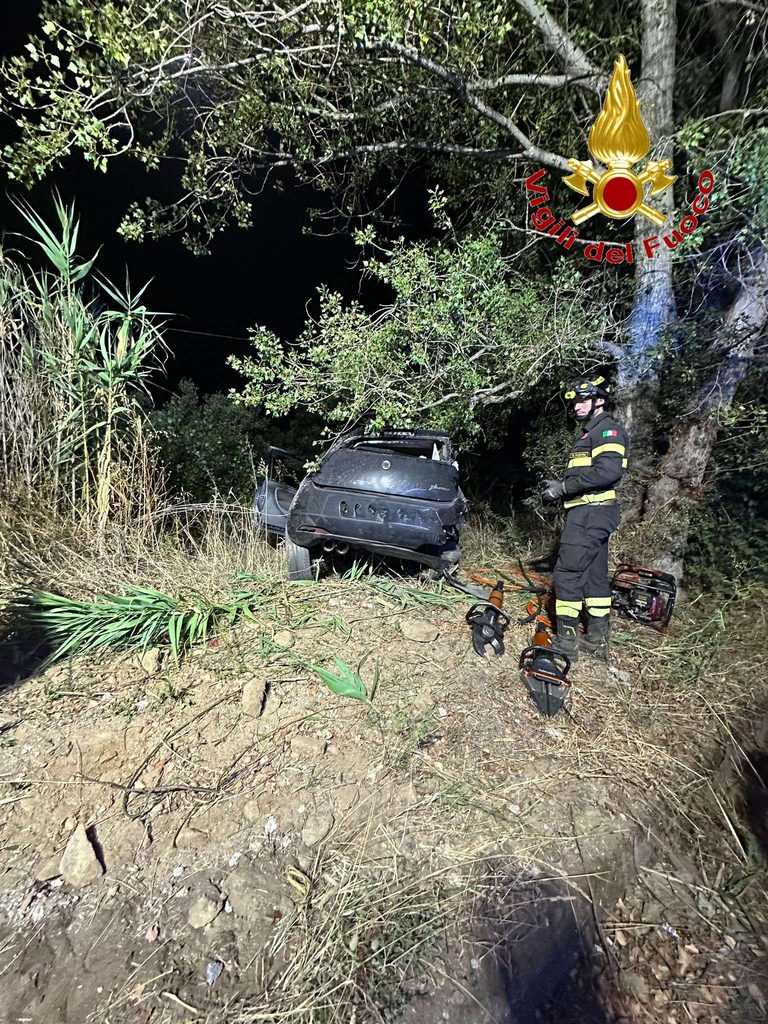 Incidente stradale sulla SP 22 a Spilinga: intervento dei Vigili del Fuoco 2 incidente spiligna 3 768x1024 1