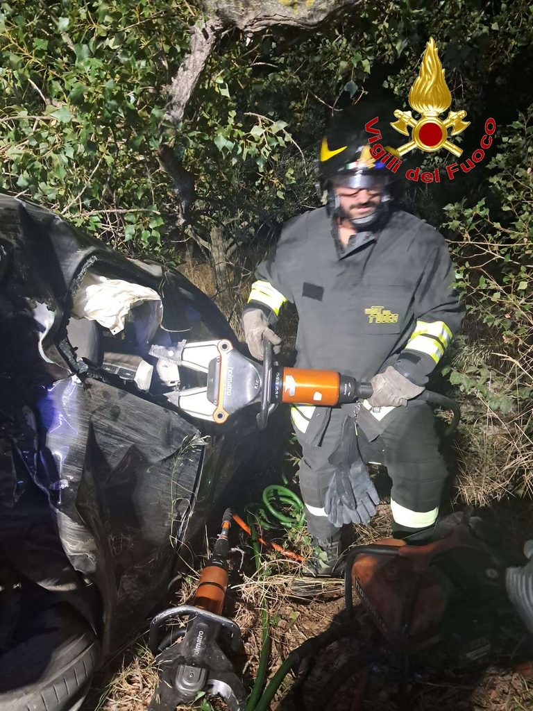 Incidente stradale sulla SP 22 a Spilinga: intervento dei Vigili del Fuoco 3 incidente spilinga 2 768x1024 1