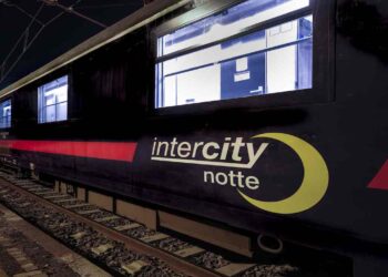 Un fulmine colpisce un treno in Liguria, forti ritardi sul Reggio Calabria – Torino
