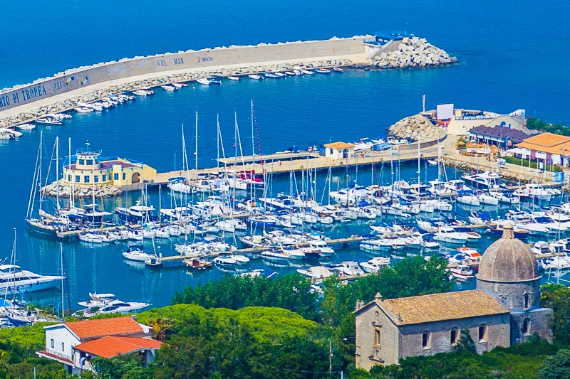 porto turistico tropea.jpg