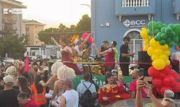 Che bella festa il Pride a Marina di Catanzaro, città aperta 4 pride 2