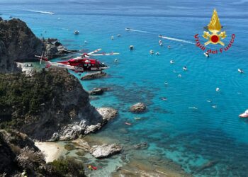 Capo Vaticano, i Vigili del Fuoco salvano un 42enne scivolato dal promontorio del Parco Belvedere dei Cannoni