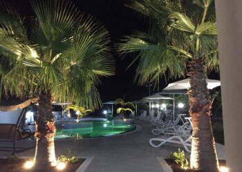 Mileto, esplode una bombola di gas nel B&B “Villa Mary”: paura e tre feriti. Minorenne in codice rosso