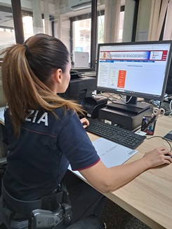 Reggio Calabria, l'ufficio immigrazione della Polizia ha intensificato i controlli sugli stranieri irregolari 1 Reggio Calabria, l’ufficio immigrazione della Polizia ha intensificato i controlli sugli stranieri irregolari