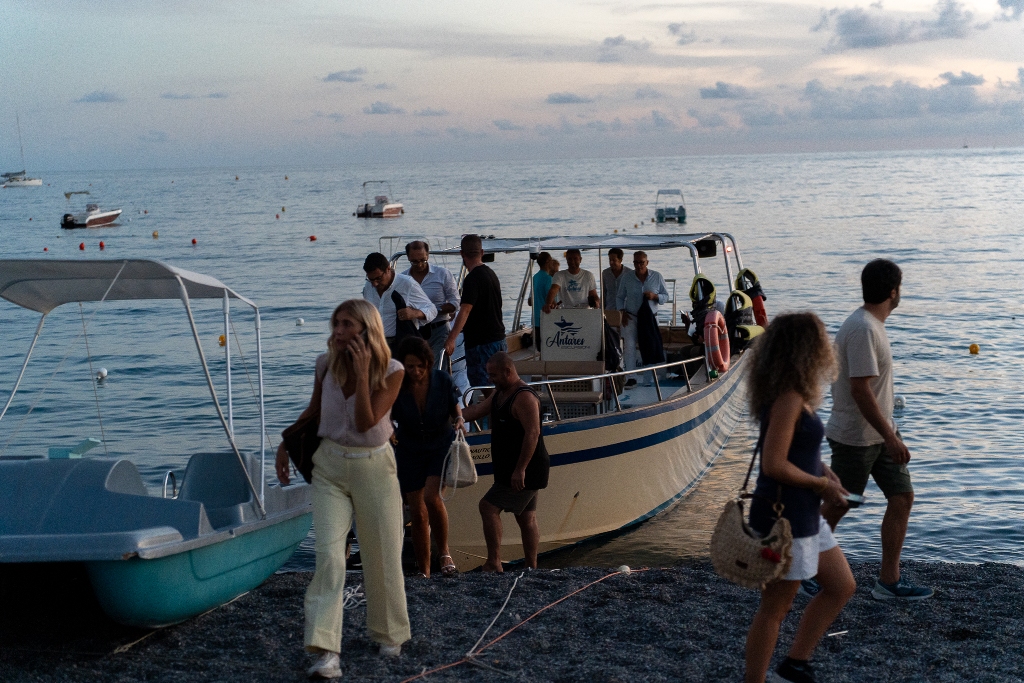 Mare Dentro, da Praia il messaggio: il mare si tutela e si vive 12 mesi l’anno, con una nuova consapevolezza: la Calabria è montagna sopra e sotto il mare 8 MARE DENTRO PRAIA A MARE 430