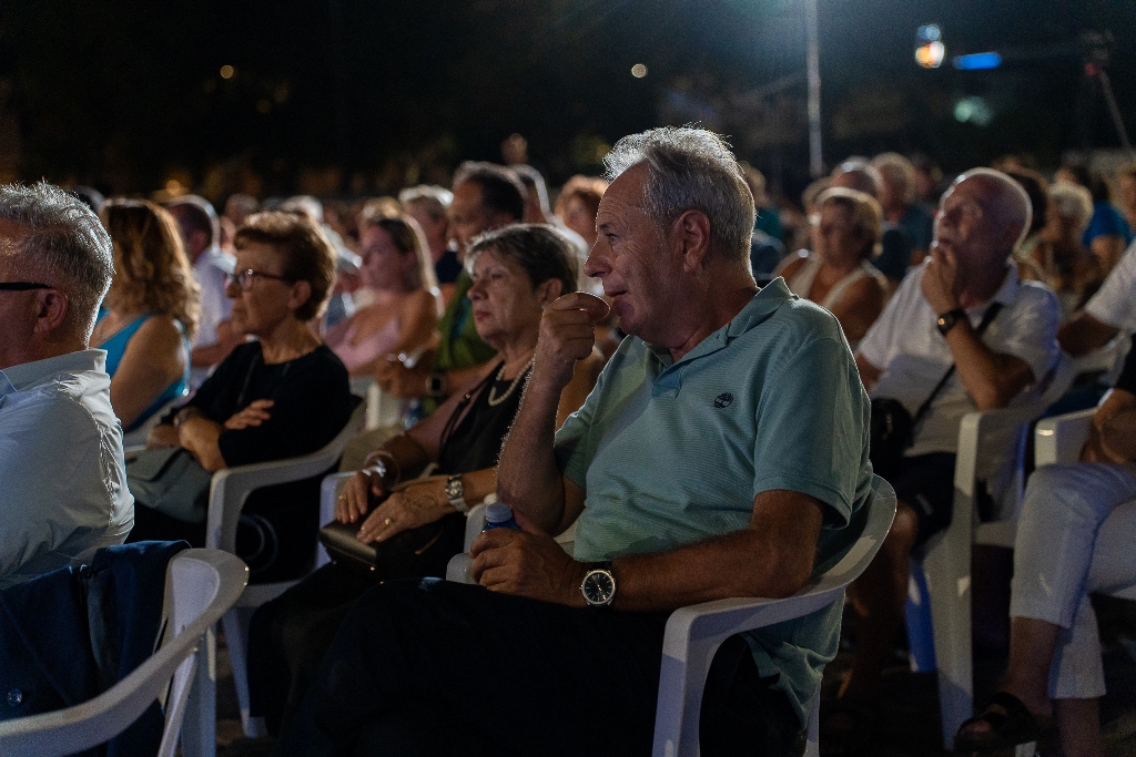 Mare Dentro, da Praia il messaggio: il mare si tutela e si vive 12 mesi l’anno, con una nuova consapevolezza: la Calabria è montagna sopra e sotto il mare 7 MARE DENTRO PRAIA A MARE 748