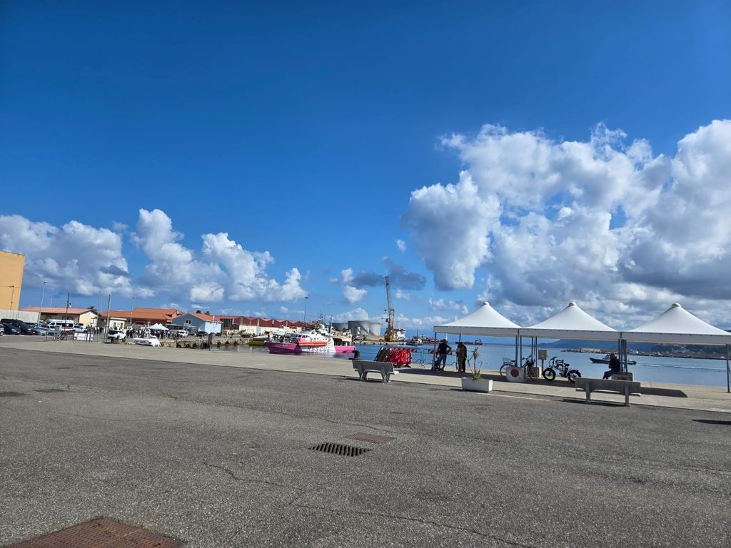 Vibo Marina, il porto delle mille facce: migranti e megayacht nella stessa mattinata (VIDEO) 3 WhatsApp Image 2026 09 03 at 10.27.54