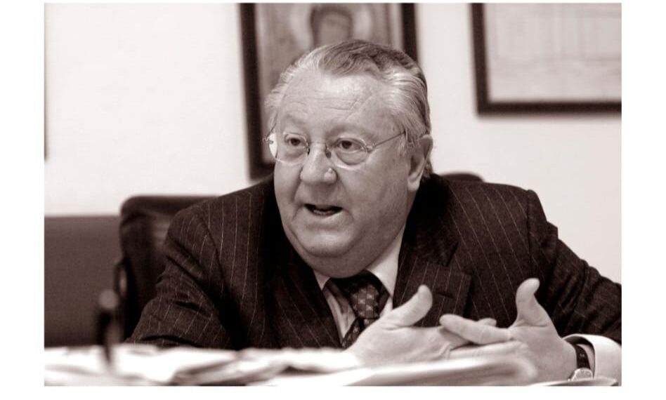 La politica passa, gli uomini che hanno fatto la storia restano: Vibo Valentia dia a Domenico Romano Carratelli il posto che merita 1 La politica passa, gli uomini che hanno fatto la storia restano: Vibo Valentia dia a Domenico Romano Carratelli il posto che merita