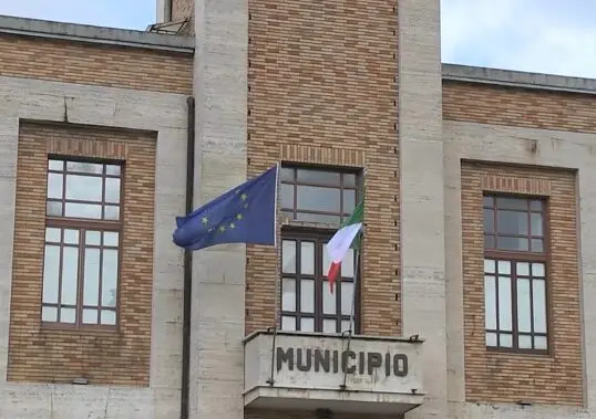 Finanziamento perso a Vibo Valentia, il retroscena: il sindaco tace e lascia sola l’assessore Lorenza Scrugli a metterci la faccia 1 Finanziamento perso a Vibo Valentia, il retroscena: il sindaco tace e lascia sola l’assessore Lorenza Scrugli a metterci la faccia
