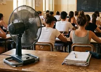 Il caldo non può fermare la scuola: bisogna adeguare gli edifici, non rinviare l’istruzione
